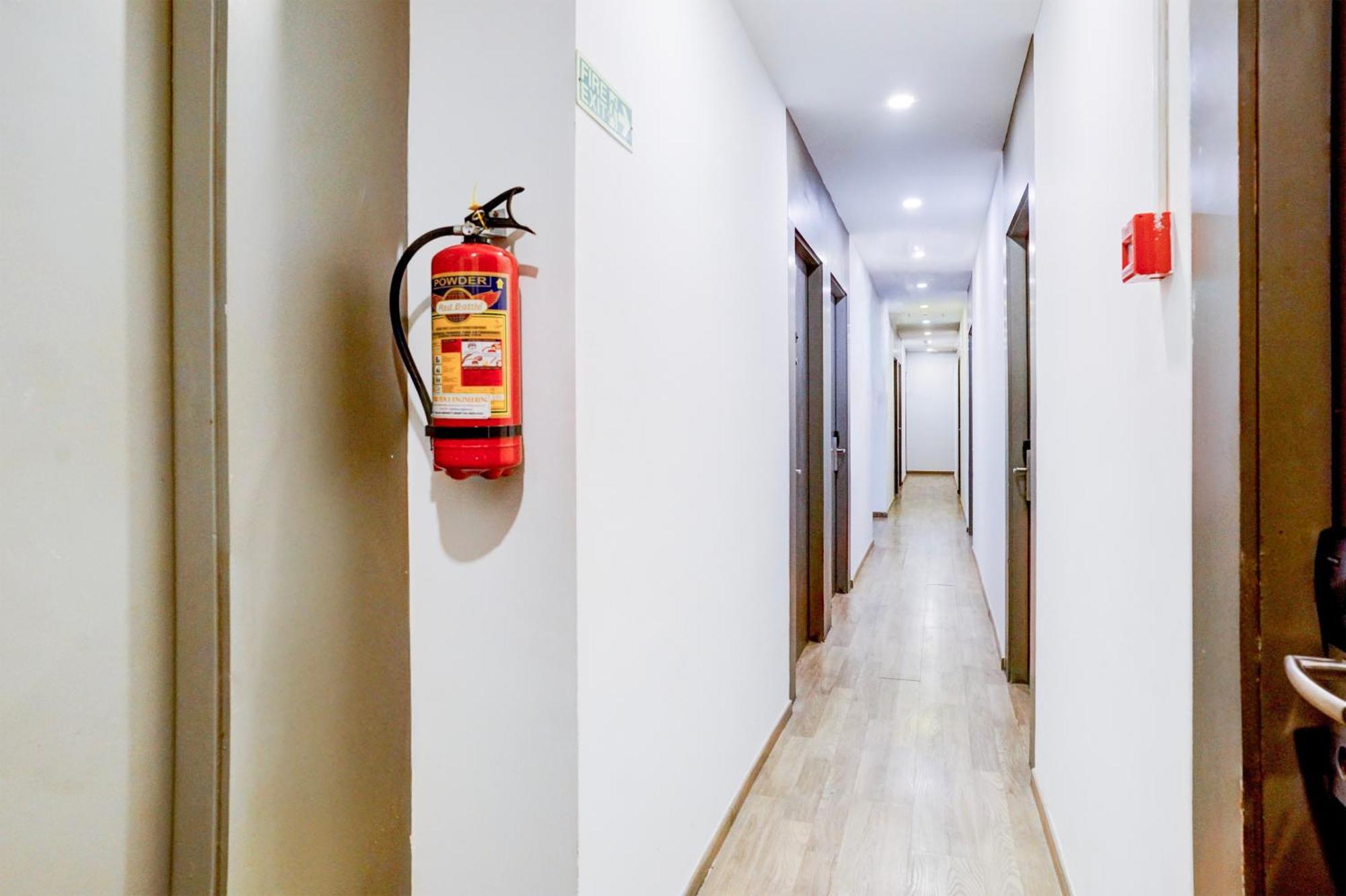 Hotel Townhouse Khar The Habitat Mumbai Exterior foto